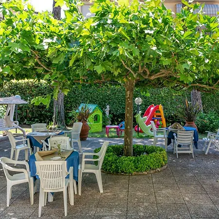 Szálloda Perla Del Mare Lido di Camaiore